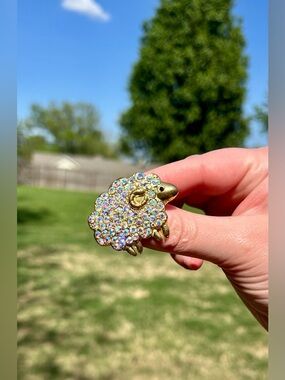 Sheep Brooch Gold & Iridescent Lamb GUC